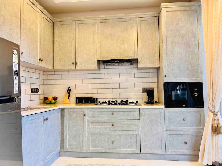 Full kitchen image 1