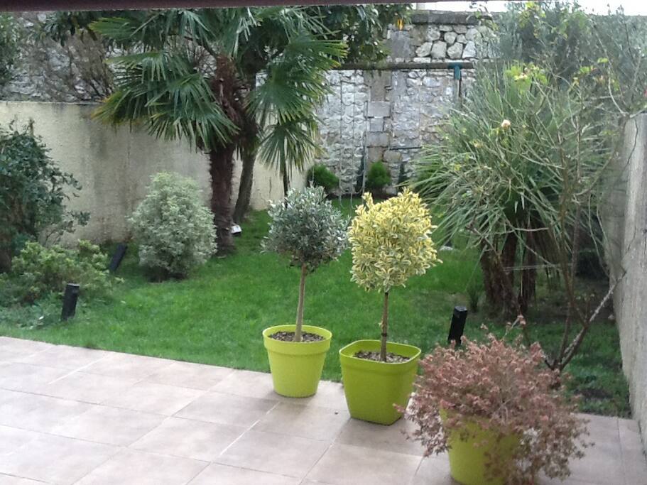 Le jardin avec la balançoire.
Pas de vis à vis !