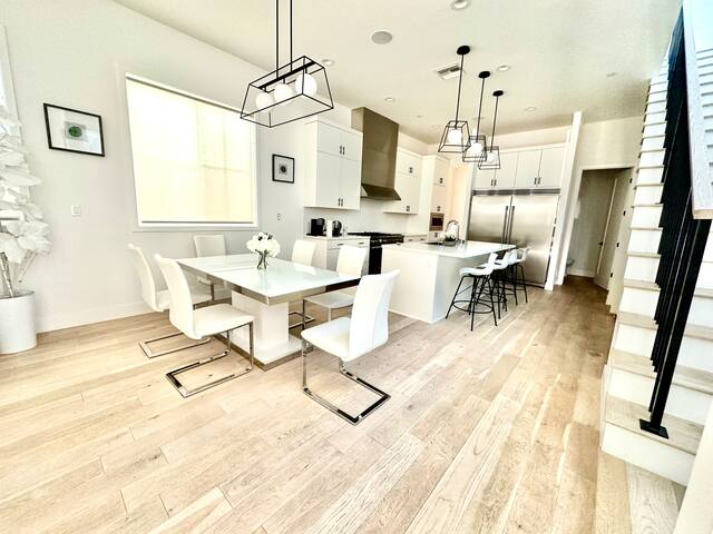 Newly build house with lots of natural light! gallery image 3