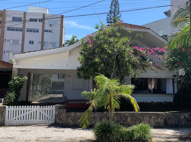 Entire home with 4 bedrooms in Matinhos - Spetacular beach front house