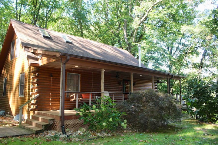 Cabin Escape Sleeps 11 close to South Haven St Joe