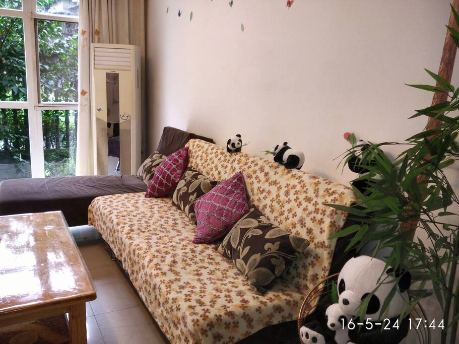 客厅与花园玻璃墙