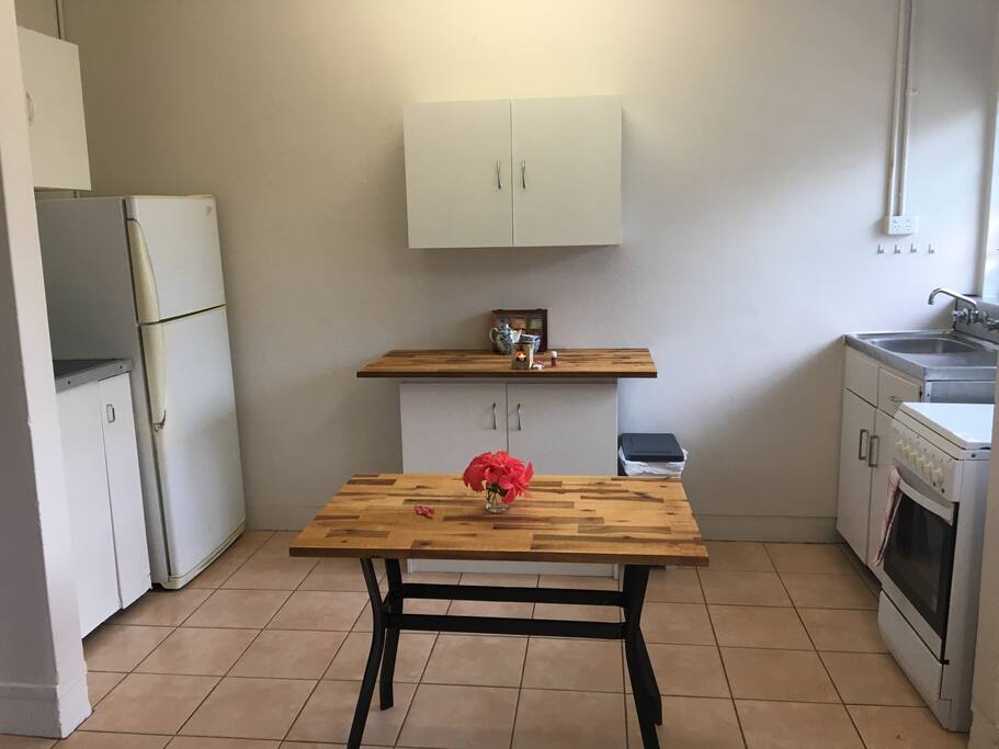 Fully self contained kitchen, with oven. Tea/coffee and other basic supplies provided.
