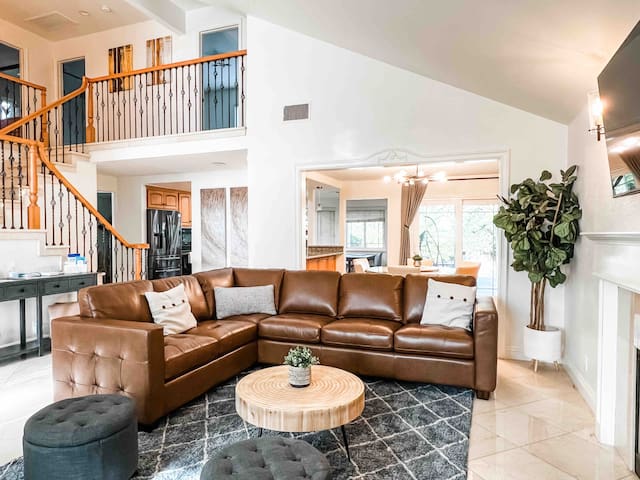 Gated 5BR/3BA Luscious yard + 2 car garage LA/SGV