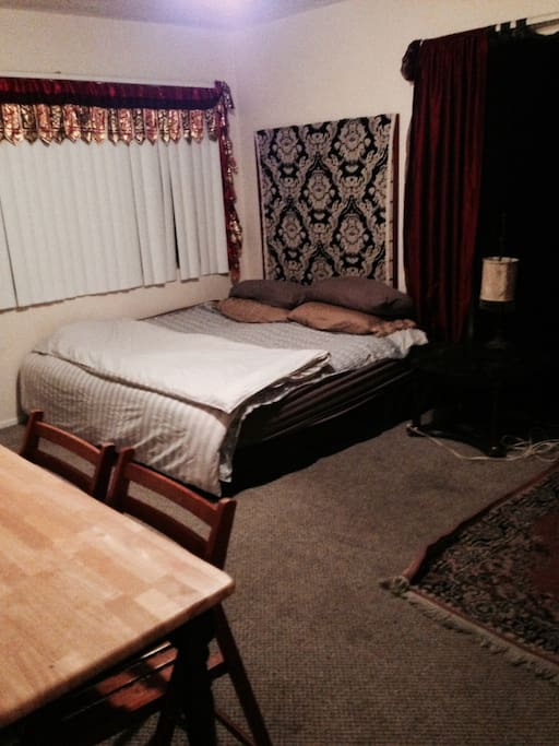 beds- two twins pushed togther, or they can be separated