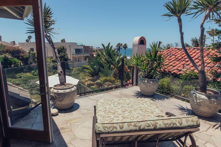 Surf and Sand Family Beach House! gallery image 2