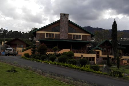 Resultado de imagen para fotos de cabanas en la cima de valle nuevo en constanza