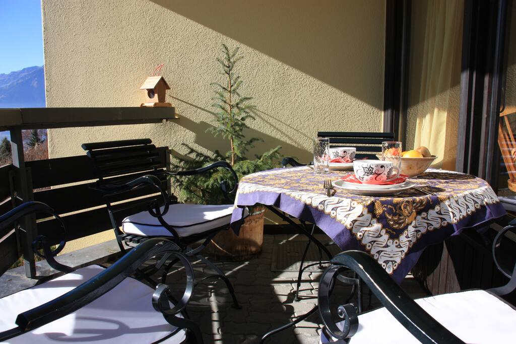 Ontbijtje op het balkon