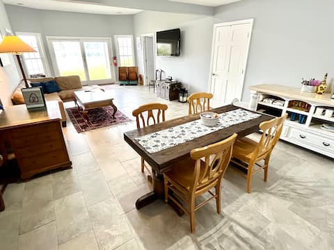 Successful Airbnb property: It’s better to wake at the Lake 2BR guest suite in North Shore