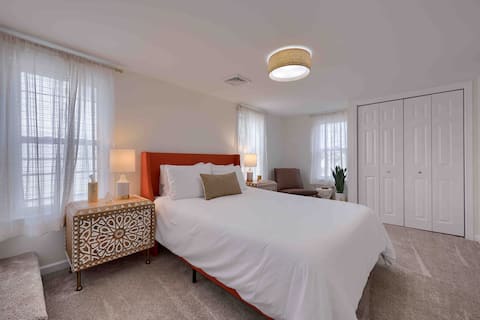 Spacious & Quiet 4 BD/2BA  - Private Yard