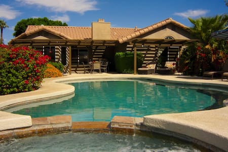 PRIVATE SALT-WATER POOL & SPA w/mountain views