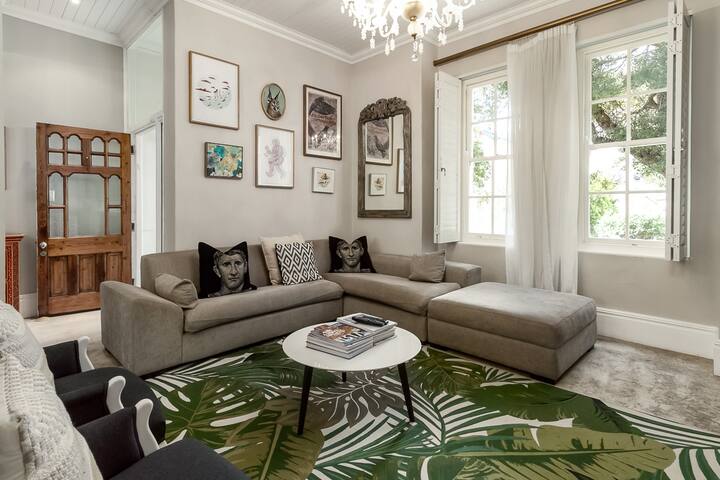 Stylish & Modern Victorian in Quiet Cul-de-sac gallery image 5