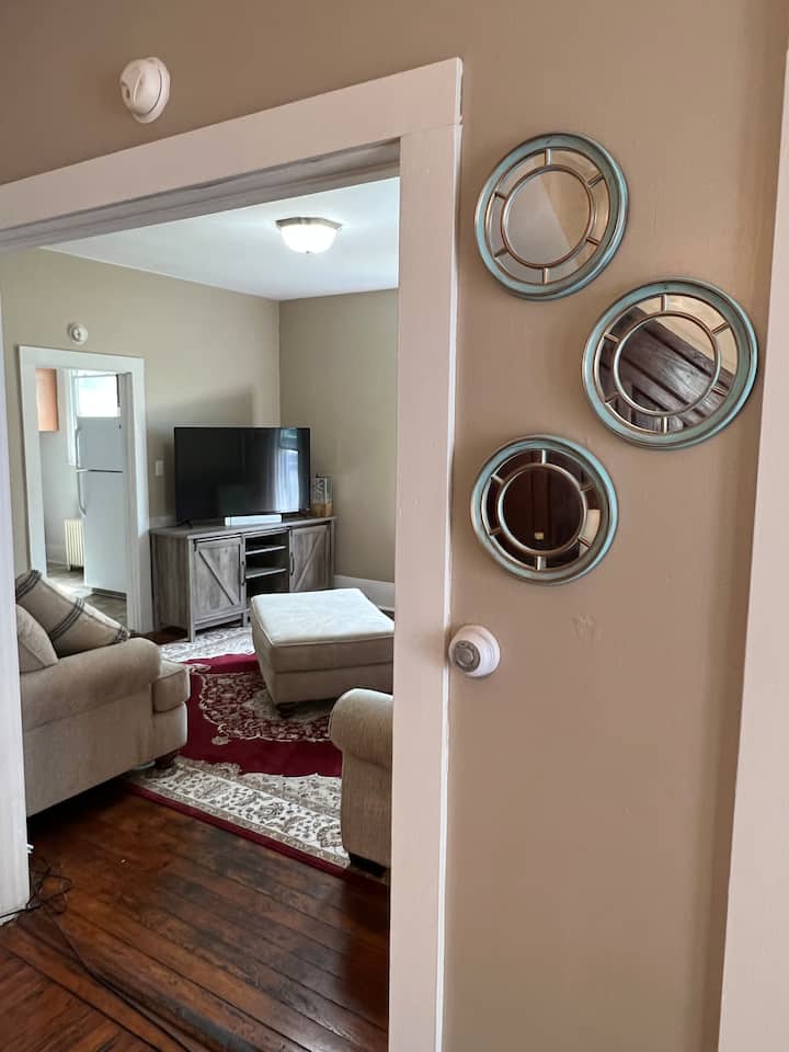 The Purple Door Apt In The Heart Of Radford City - Claytor Lake, VA