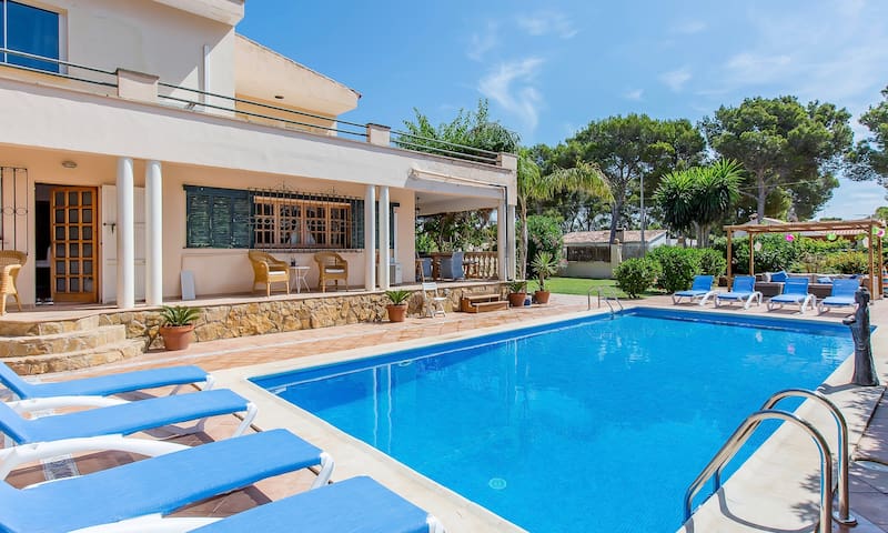 5 Bed Villa Large Pool Tennis Crt Tropical Gardens