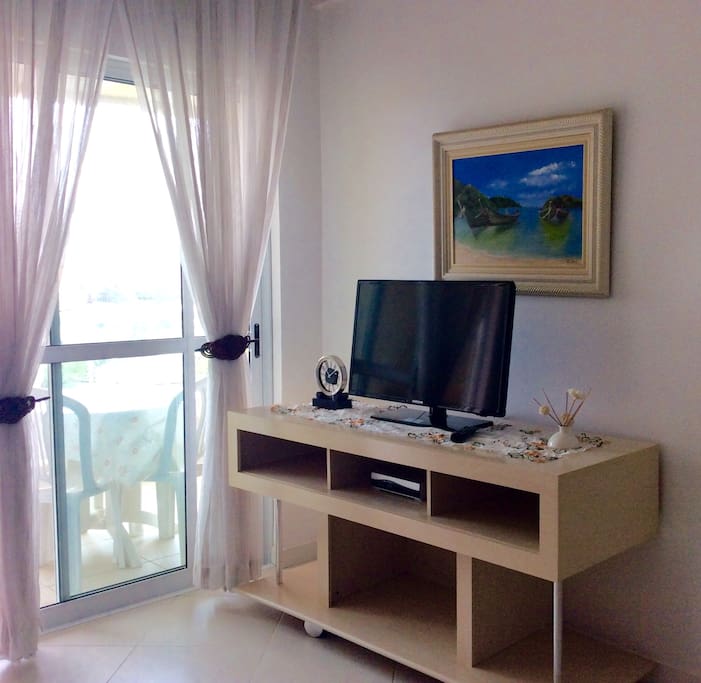 RAk e TV led sala