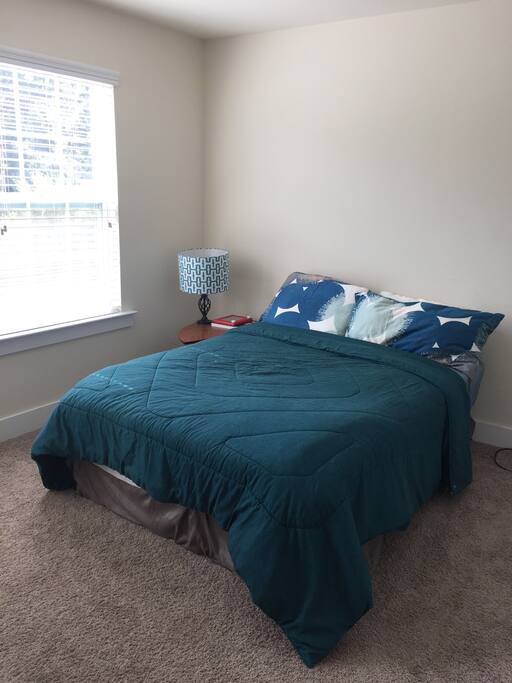 Queen bed - memory foam!