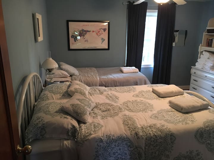 Two full beds, sleeps 4