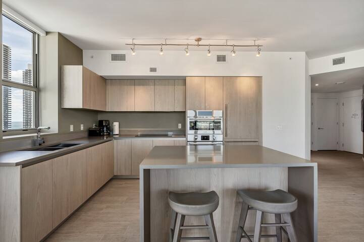 Amazing 4 BR with breathtaking ocean & city views gallery image 5