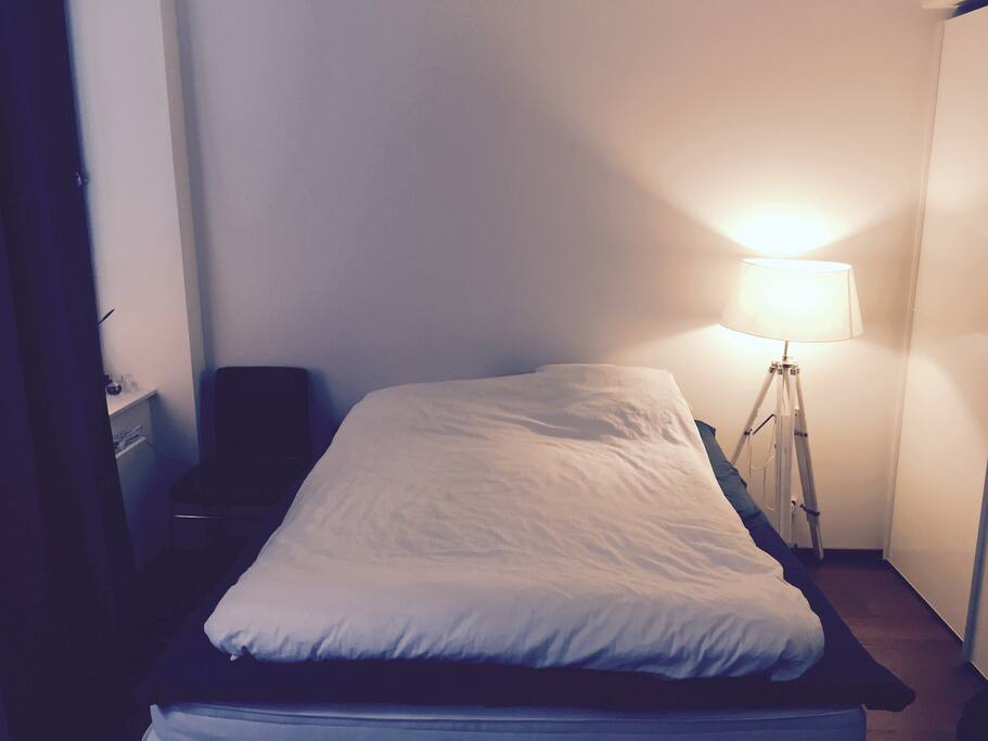 Bed room with king size bed