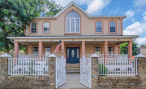 Jersey Shore Beach Mansion: 5BR/3BA