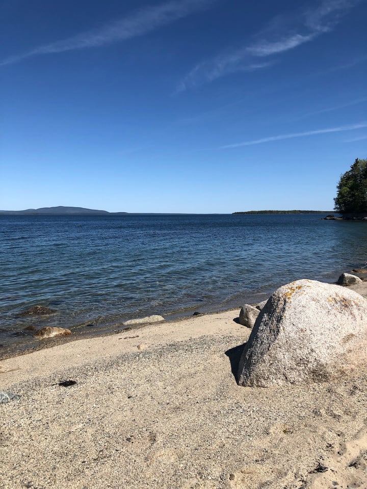 Private beach aptJane's Retreat, Brooklin, Maine. Apartments for