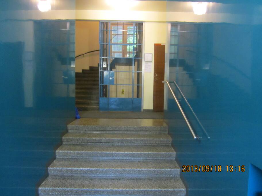 Lift by Kone from yr 1935 well modernized.