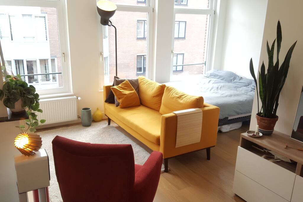 Sitting area and great bed