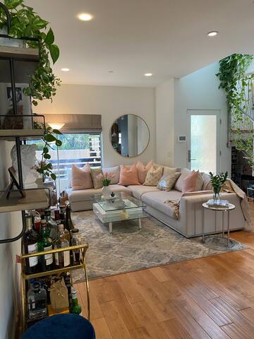 Beautiful Modern Townhouse at Santa Monica Beach gallery image 5