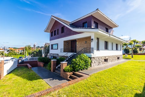 Fantastic villa Luanco next to the beach by MHA