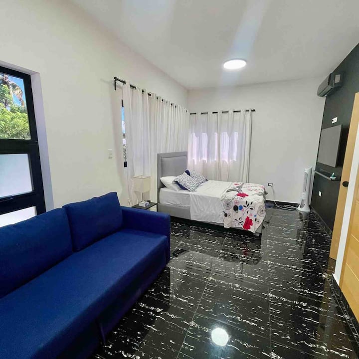 Kitanda cha malkia na chumba cha kitanda cha sofa 4