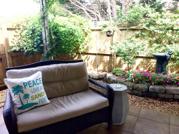 Peacock Alley Condo-Sparkling Clean