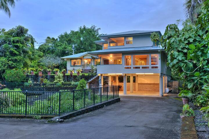 Two Beach Park homes in Hilo’s best location. gallery image 4