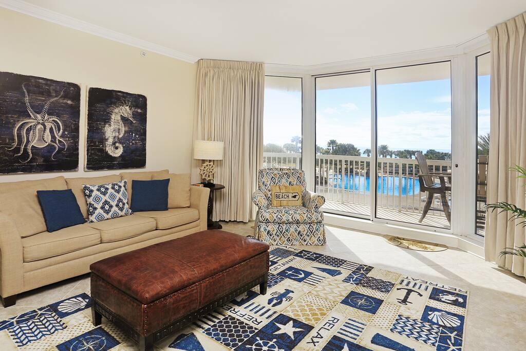 Bedroom,Indoors,Room,Furniture,Chair