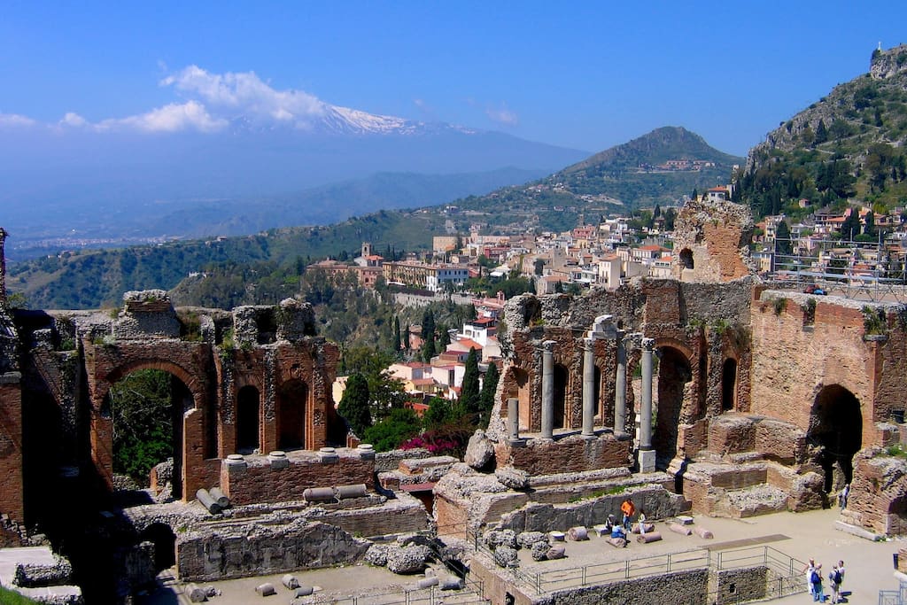 a 27 km da Taormina