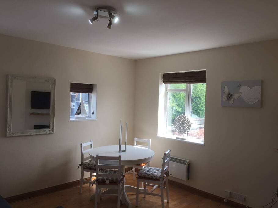 Lounge / Dining
