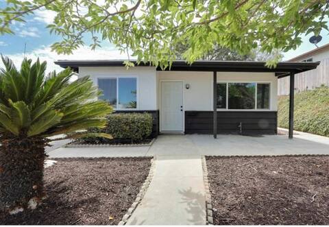 Cozy SD Home near Beach, Large Backyard, King Bed