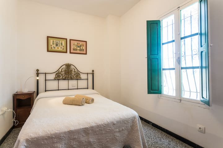 Მეორე სართული საძინებელი, ორადგილიანი საწოლი 1.35.