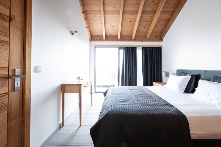 ห้องนอนชั้นบนสุด 3.