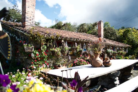 El Colibrí stone house