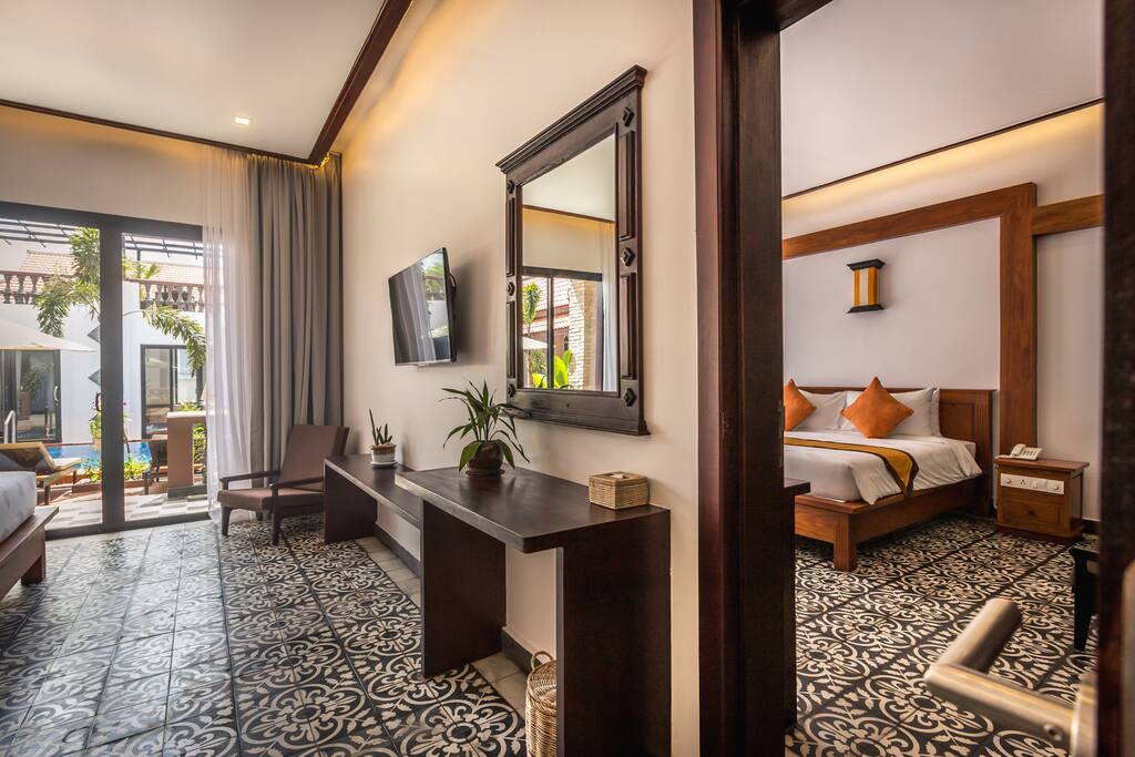 Connecting Room