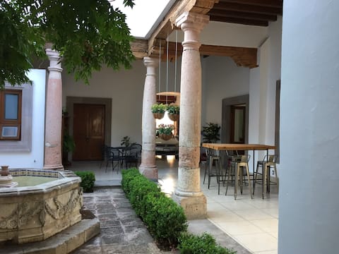 Beautiful colonial house in the center