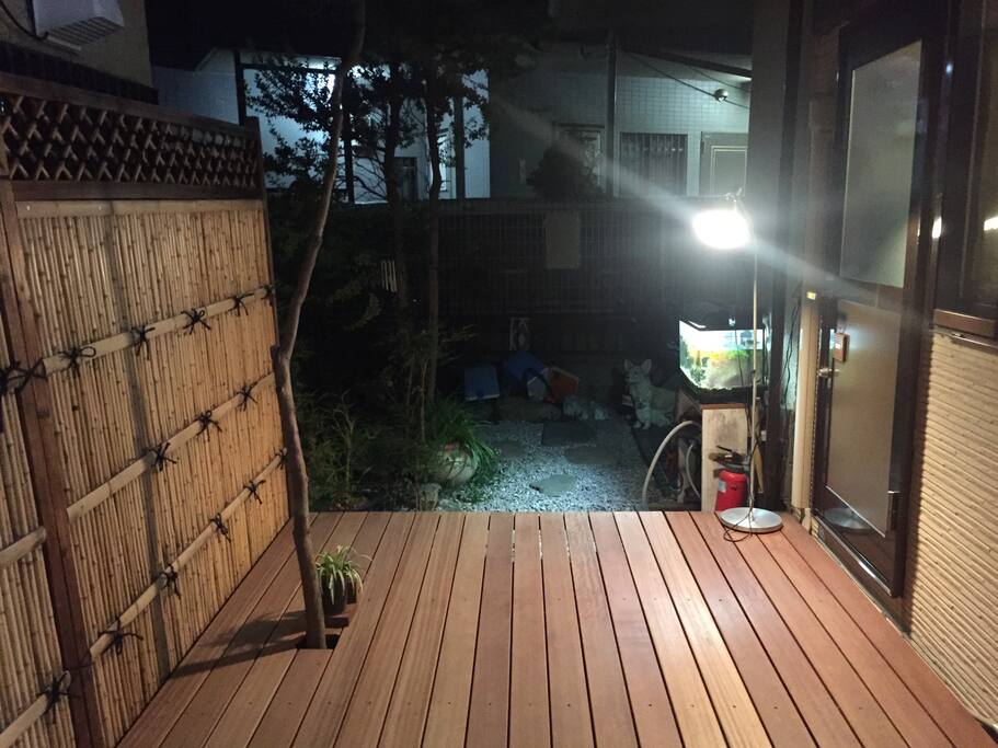 新しく作ったデッキ、バーベキューもここで