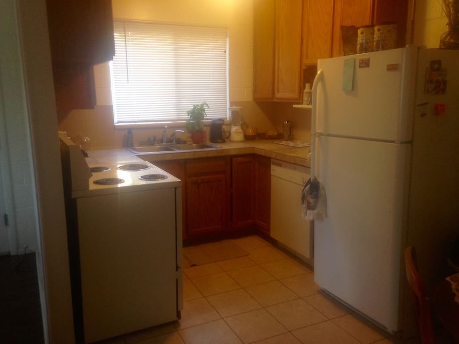 Cute kitchen area. A dishwasher is a great thing to have.