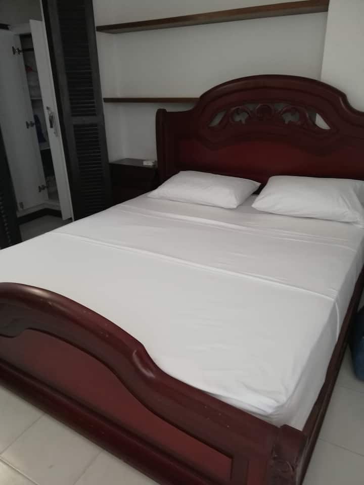 Главна спална соба со 1,60 кревета за одмор. 