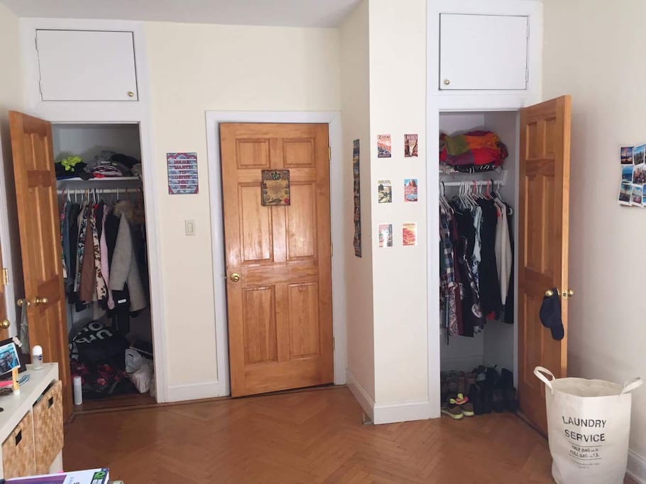SUITE 1: master bedroom, queen size bed, bathroom, desk, closet