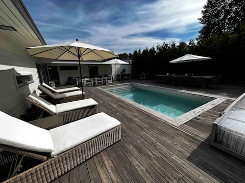 Newly renovated by golf course/sea