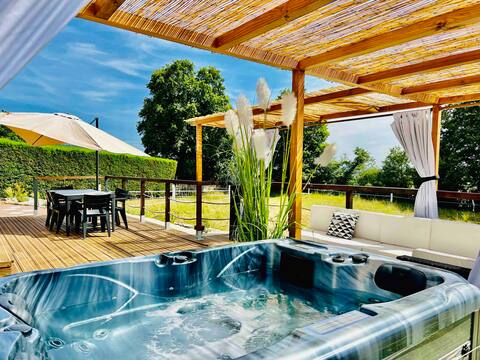 Quiet Tiny House in the countryside with hot tub