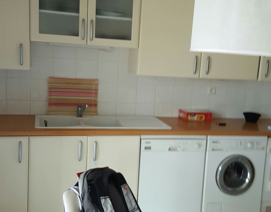Cuisine avec Lave vaisselle, Lave linge et sèche linge
