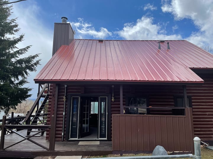 Cozy Cabin! Dog Friendly with Game Room & Parking.