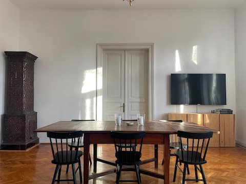 Top Airbnb: Central & Bright Apartment nxt to Botanical Garden in Donji Grad